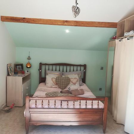 appartement avec Jacuzzi hammam sauna privatisé au rez de chaussée ds maison à Voglans à 2 kilomètres du lac du bourget en Savoie entre Chambéry et Aix les Bains cure thermale Habitación foto