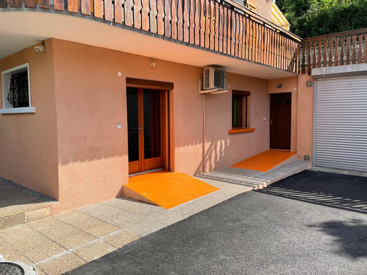 appartement avec Jacuzzi hammam sauna privatisé au rez de chaussée ds maison à Voglans à 2 kilomètres du lac du bourget en Savoie entre Chambéry et Aix les Bains cure thermale Exterior foto