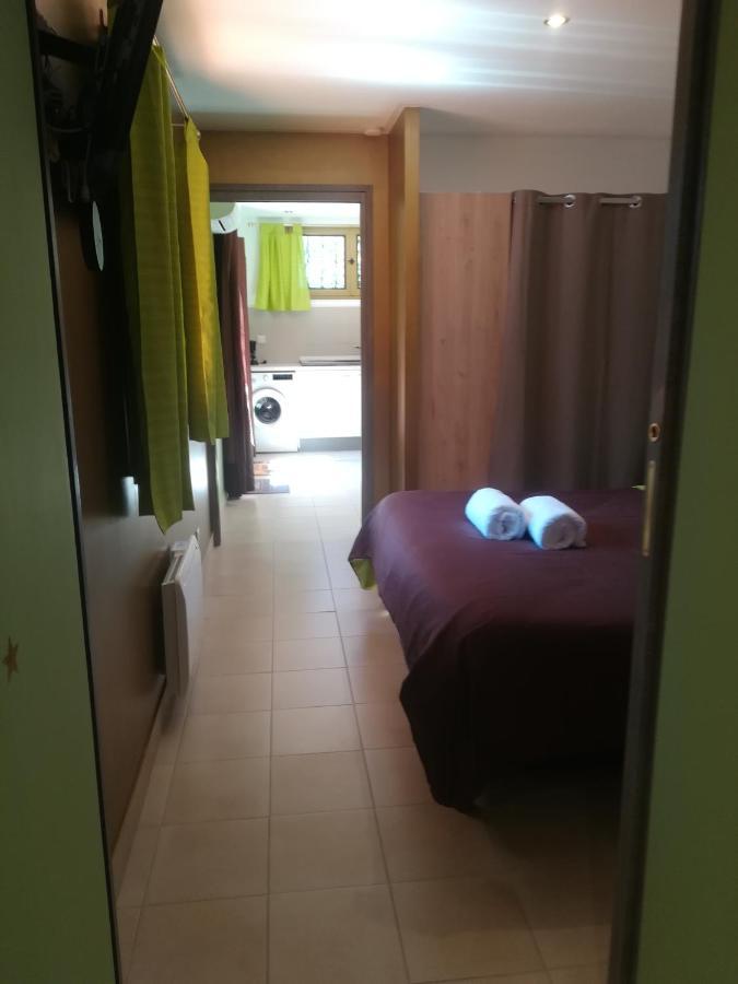 appartement avec Jacuzzi hammam sauna privatisé au rez de chaussée ds maison à Voglans à 2 kilomètres du lac du bourget en Savoie entre Chambéry et Aix les Bains cure thermale Habitación foto