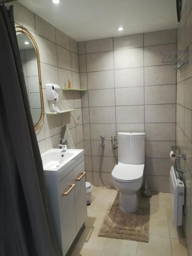 appartement avec Jacuzzi hammam sauna privatisé au rez de chaussée ds maison à Voglans à 2 kilomètres du lac du bourget en Savoie entre Chambéry et Aix les Bains cure thermale Habitación foto