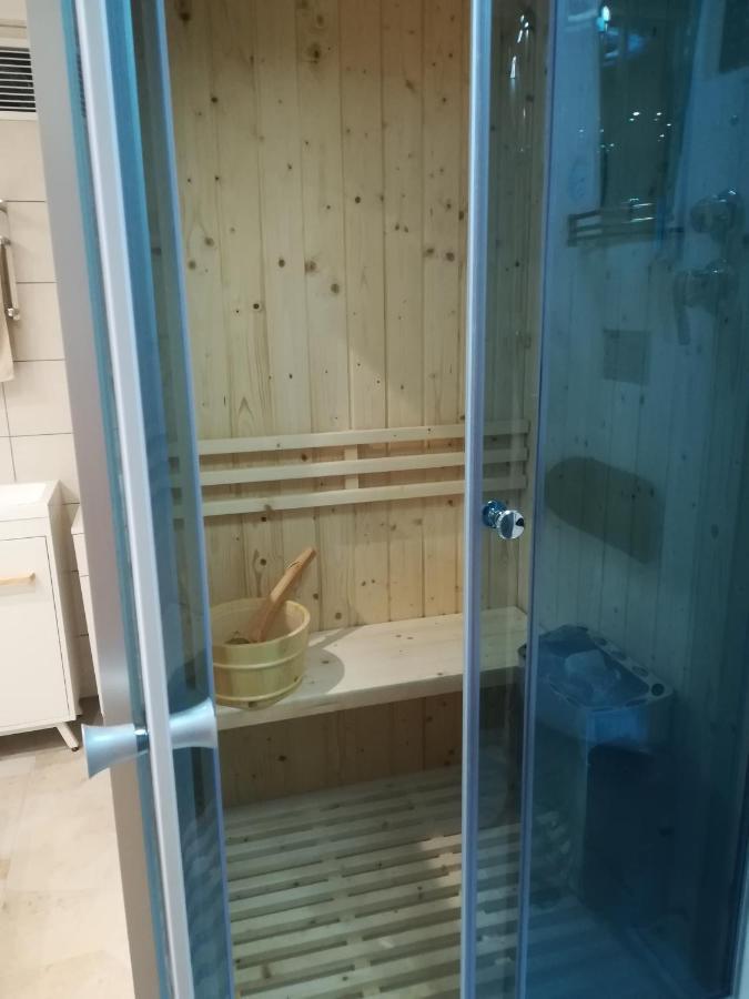 appartement avec Jacuzzi hammam sauna privatisé au rez de chaussée ds maison à Voglans à 2 kilomètres du lac du bourget en Savoie entre Chambéry et Aix les Bains cure thermale Exterior foto
