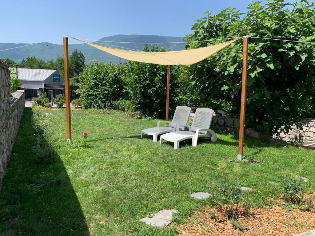 appartement avec Jacuzzi hammam sauna privatisé au rez de chaussée ds maison à Voglans à 2 kilomètres du lac du bourget en Savoie entre Chambéry et Aix les Bains cure thermale Exterior foto
