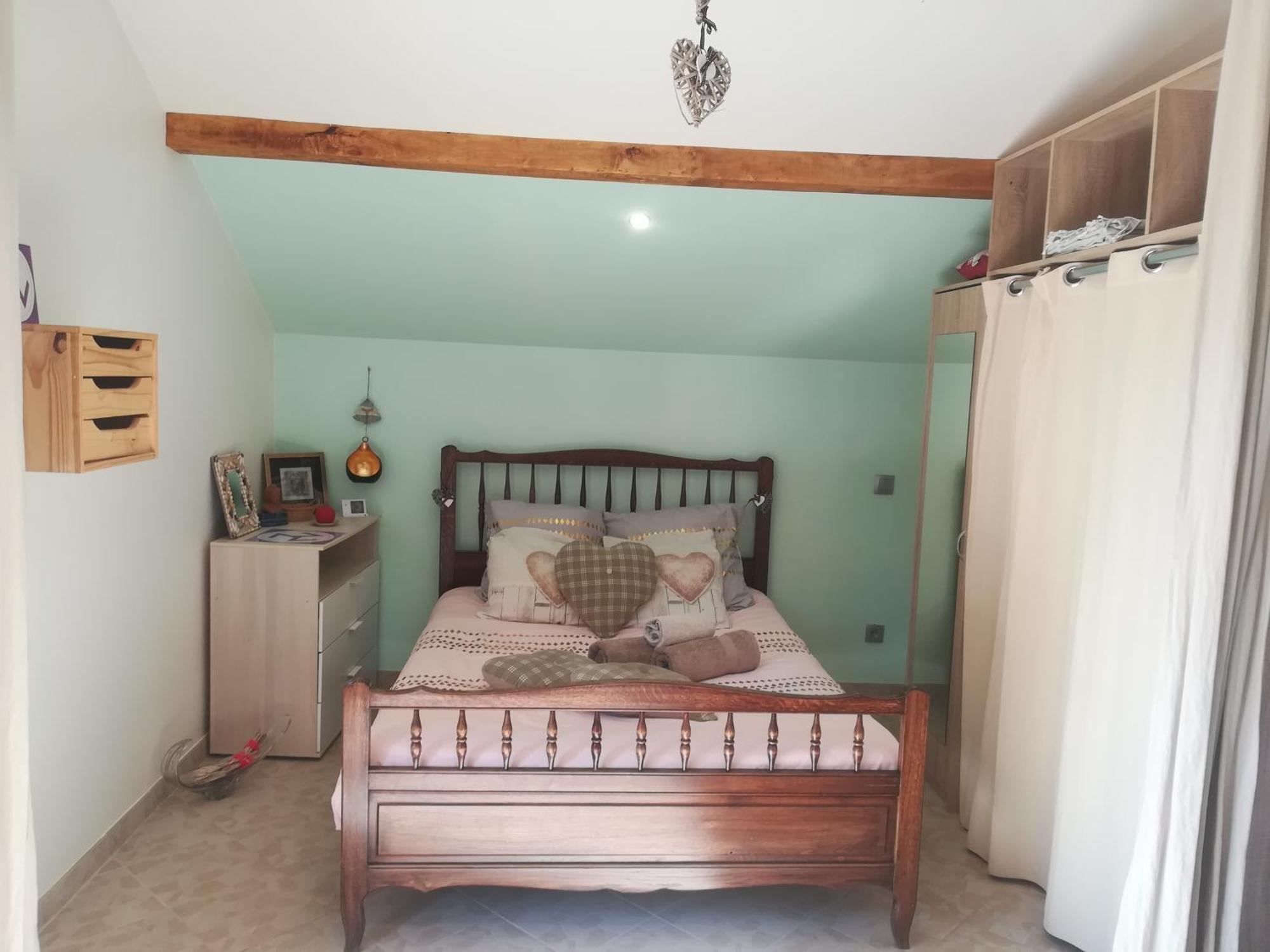 appartement avec Jacuzzi hammam sauna privatisé au rez de chaussée ds maison à Voglans à 2 kilomètres du lac du bourget en Savoie entre Chambéry et Aix les Bains cure thermale Habitación foto